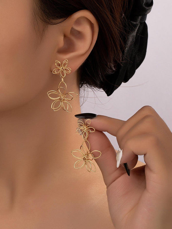 Shein - 1Pair Fashionable Versatile Floral Design Drop Earrings