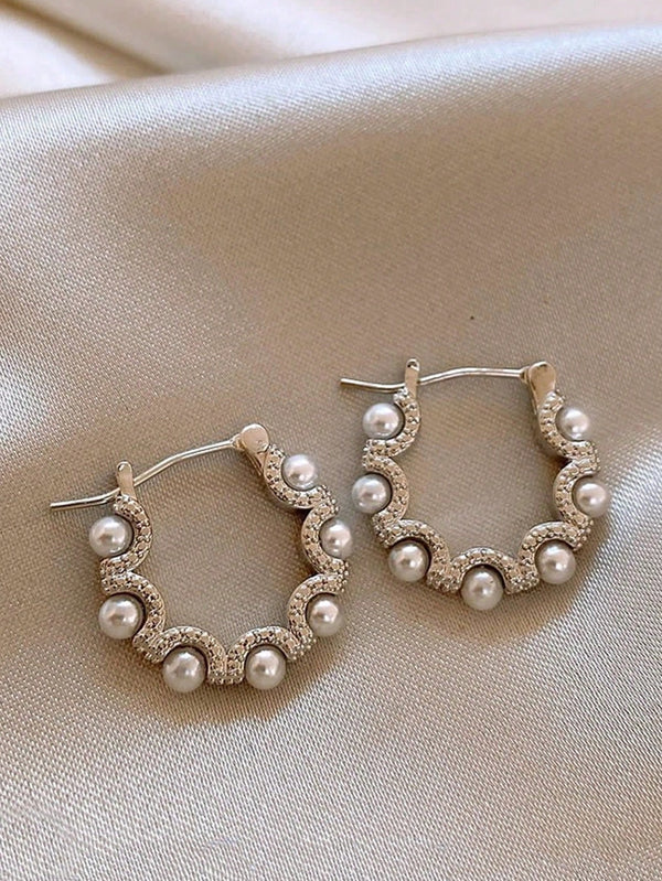 Shein - 1 Pair Of Simple, Light Luxurious And High-End Vintage Hollow Circle Faux Pearl Earrings