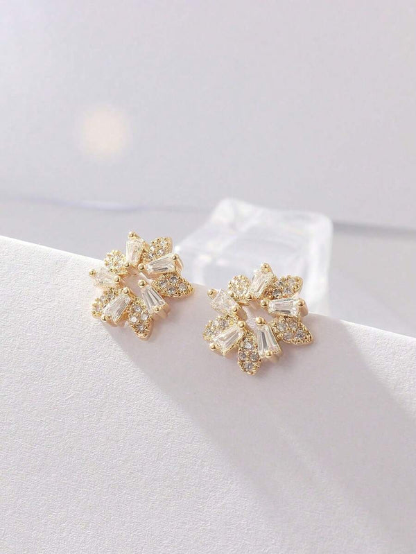 Shein Delicate copper plated snowflake clip-on earrings studded with zirconium for women, luxurious and modern