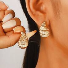 Shein - 1 Pair Of European And American Fashion Summer Ocean Wind Seashell Striped Pleated Earrings