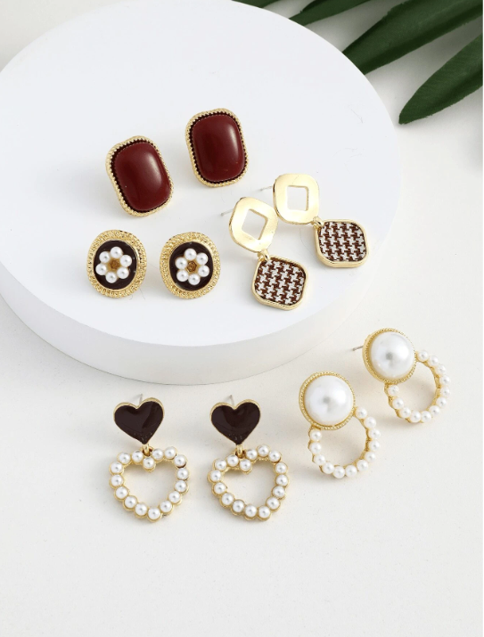 Shein - 10pcs Ladies' Faux Pearl Oil Drip Heart-shaped Earrings