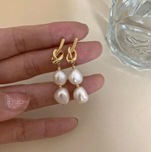 Shein - 1 Pair Metal Knot Shaped Faux Pearl Pendant Earrings