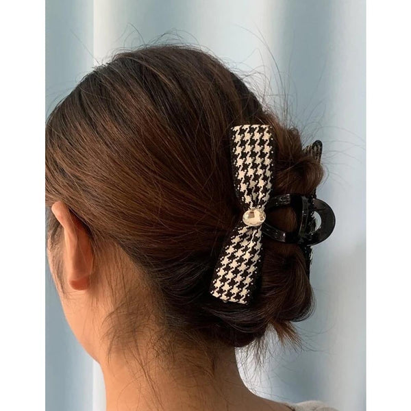 Shein- Houndstooth Pattern Hair Claw- black and white