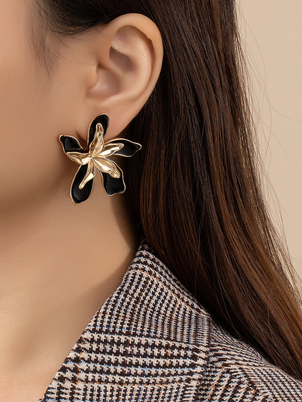 Shein - 2pcs Flower Design Stud Earrings